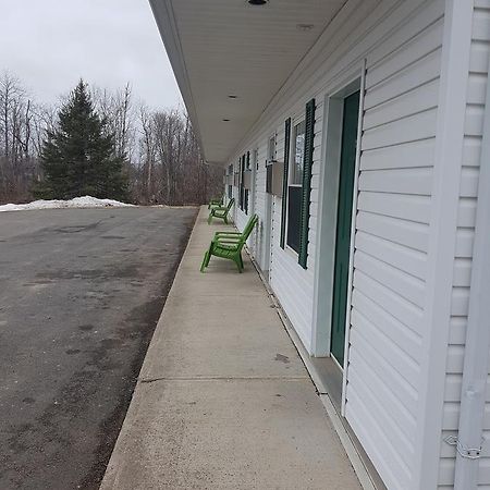 Covered Bridge Inn & Suites Sussex Exterior photo