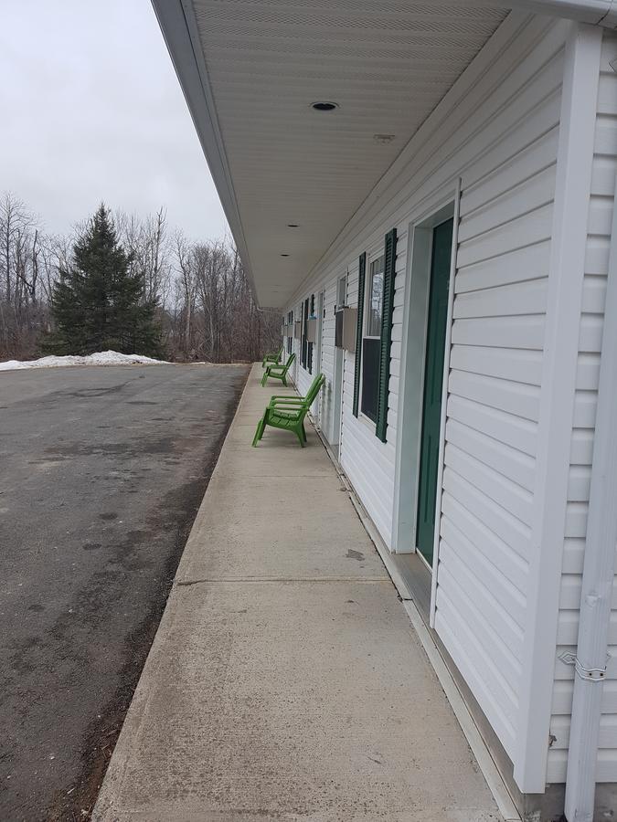 Covered Bridge Inn & Suites Sussex Exterior photo