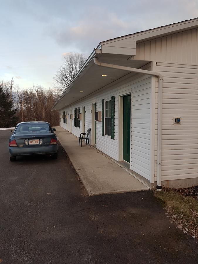 Covered Bridge Inn & Suites Sussex Exterior photo